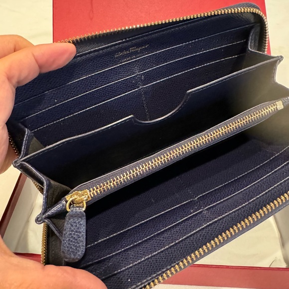 Authentic Salvatore Ferragamo zippy wallet with box - Picture 8 of 12